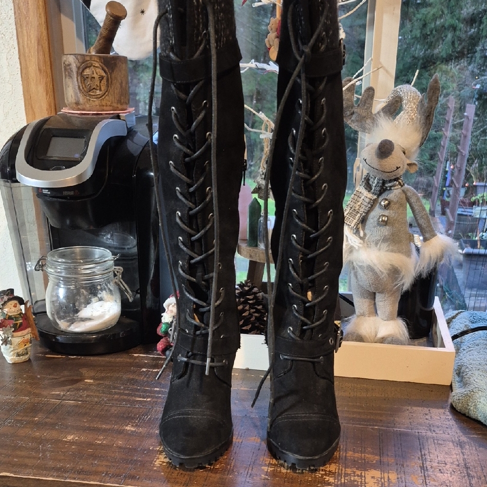 Chic Black Lace-Up Women's Boots